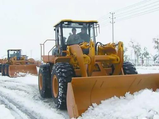 裝載機出租鏟雪作業