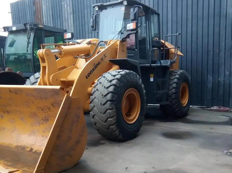 二手小型裝載機租賃出租龍工833b單位車50裝載機租賃